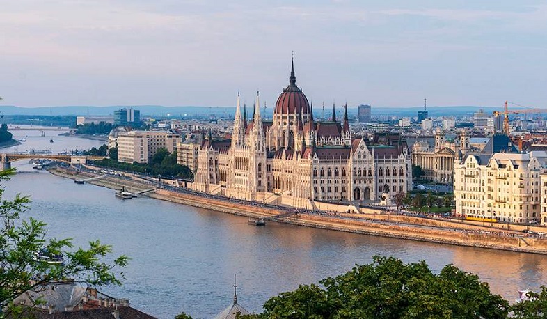 Hungary says West must stop adding sanctions on Russia