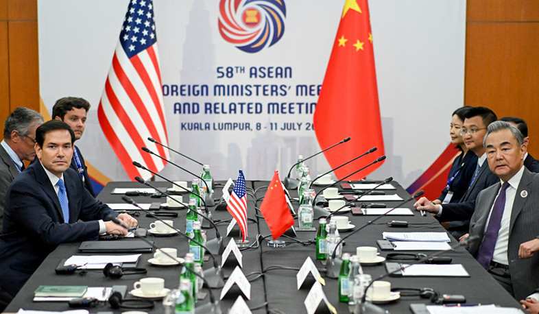Chinese FM meets US Secretary of State in Malaysia