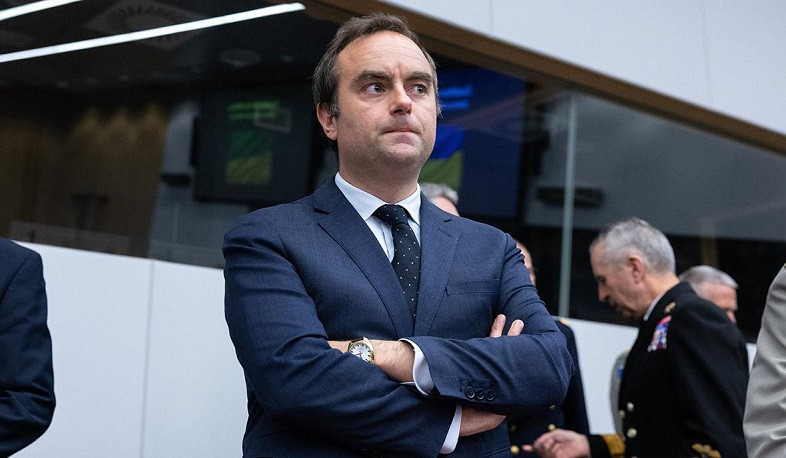 French presidency unveils new cabinet as budget pressure intensifies