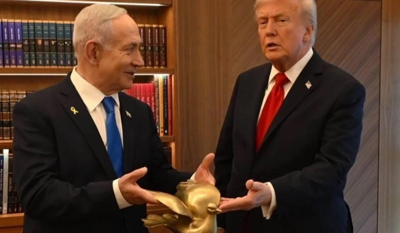 Netanyahu presents Trump with a golden dove statuette