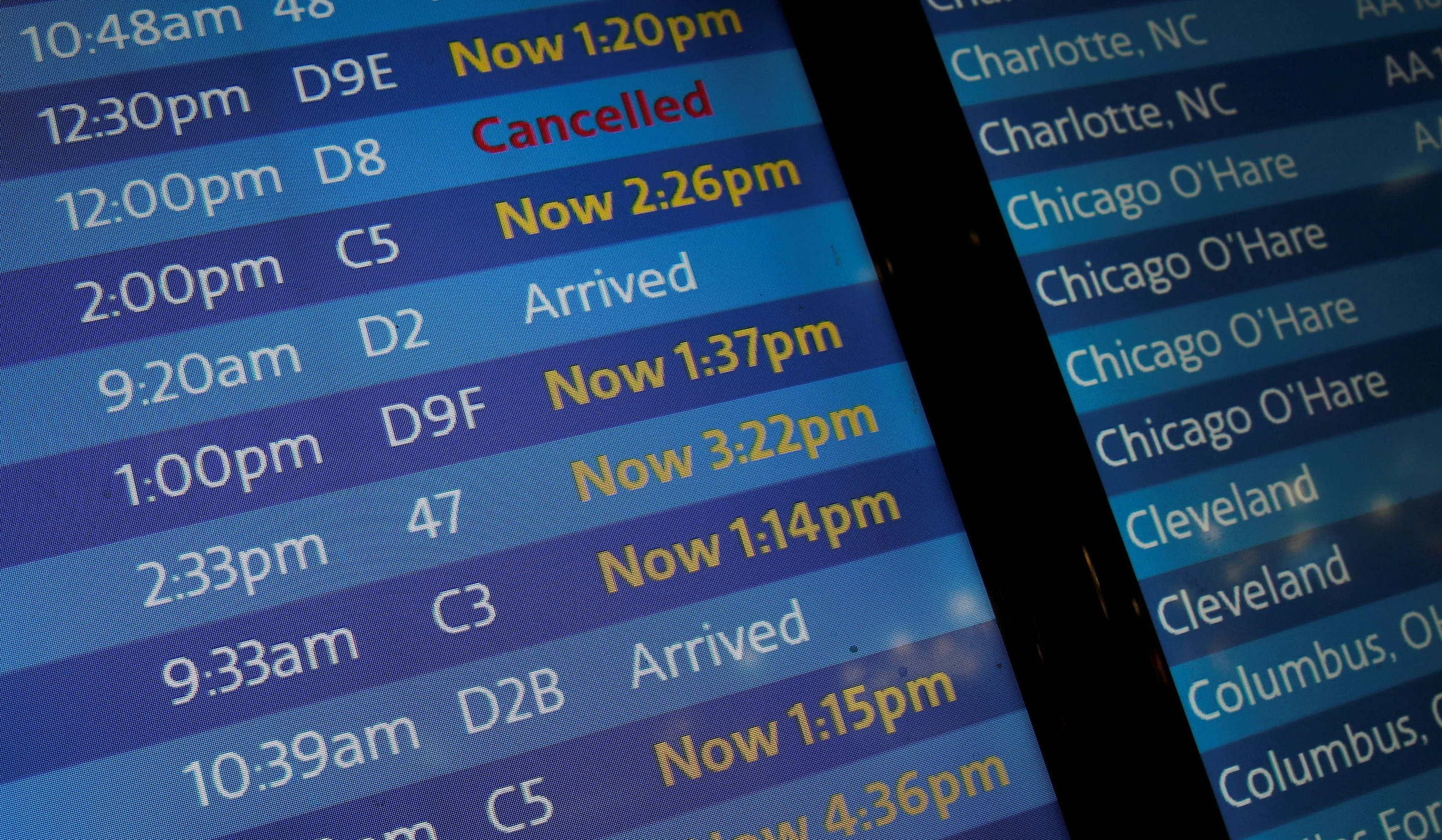 US surpasses 10,000 flight delays in worst day of shutdown