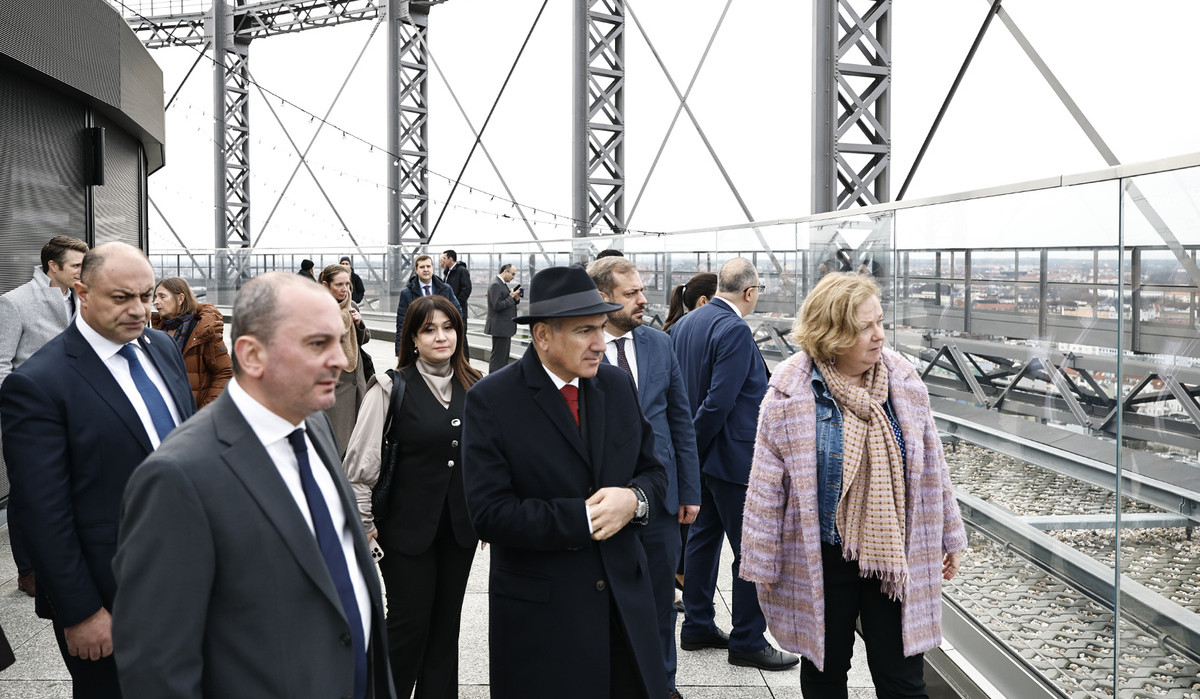 Prime Minister visits EUREF Campus Berlin science and technology center