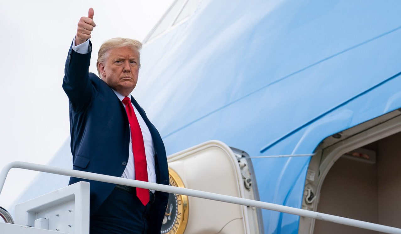 Trump's plane returns to air base due to problems