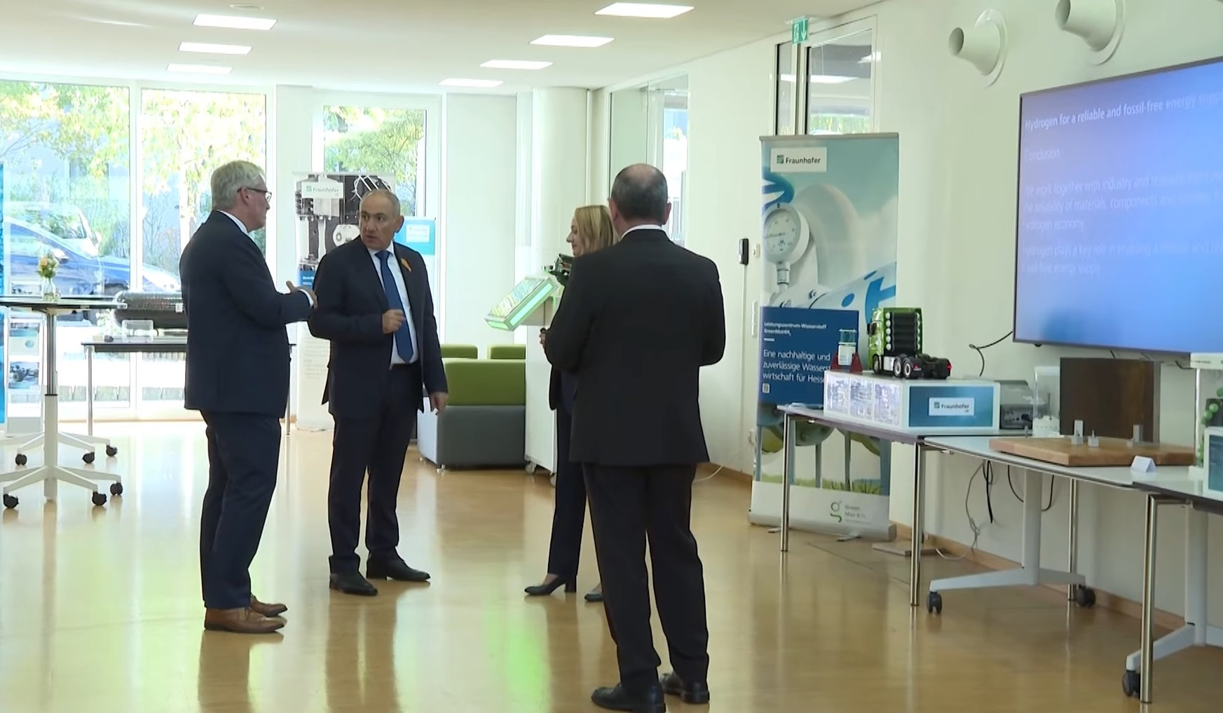 Nikol Pashinyan visits Fraunhofer Hydrogen Applied Research Center