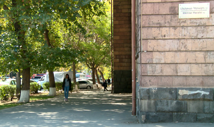 On Yerevan Streets: Heratsi