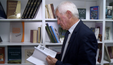 Bookshelf: Hovhannes Papikyan