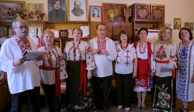 Side by Side: Ukrainian Community