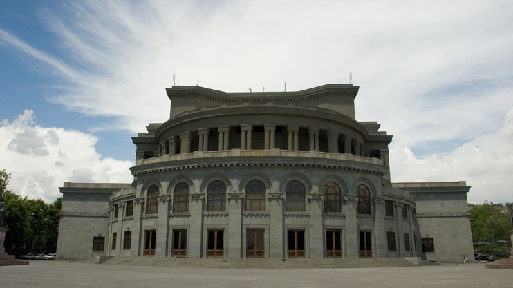 Let's Understand: Opera House Without Cafes