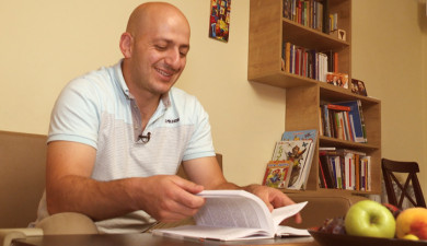 Bookshelf: Vahram Mirakyan