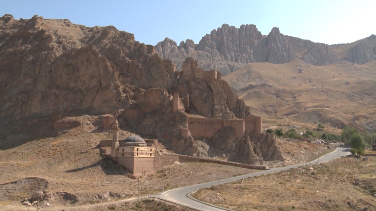 Side by Side: Armenians and Kurds: Historical Overview