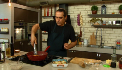 Let's Cook Together: Chicken Breast with Roquefort Sauce