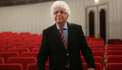 Loris Tjeknavorian: Iranian-Armenian composer and conductor