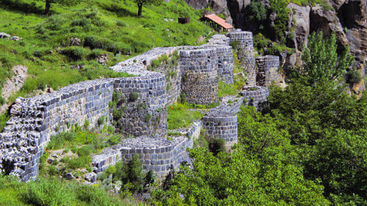 On the Roads of Armenia: Bjni