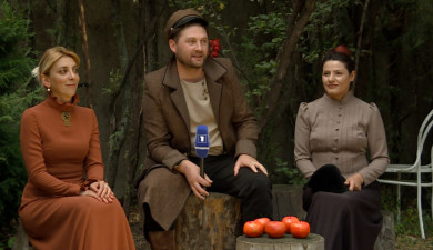 Curtains: The Apple Garden