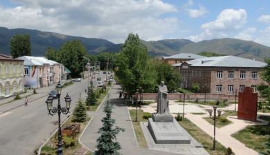 On the Roads of Armenia: Aparan