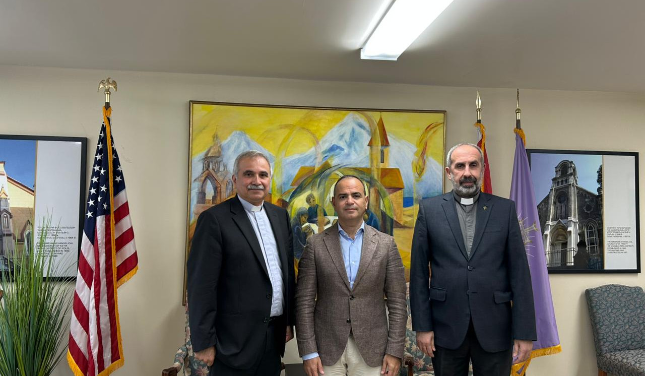 Zareh Sinanyan discussed Armenia-Diaspora cooperation and community development issues in California