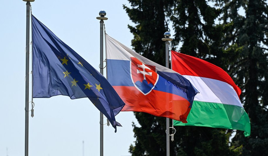 Hungary and Slovakia threaten to cut off emergency electricity supplies to Ukraine