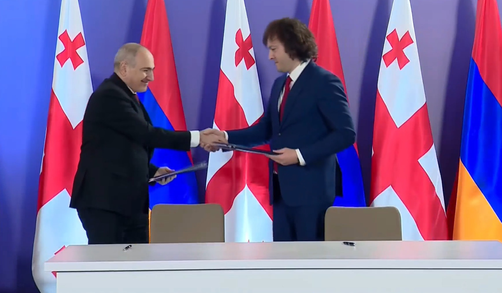 Pashinyan and Kobakhidze sign protocol of intergovernmental commission meeting