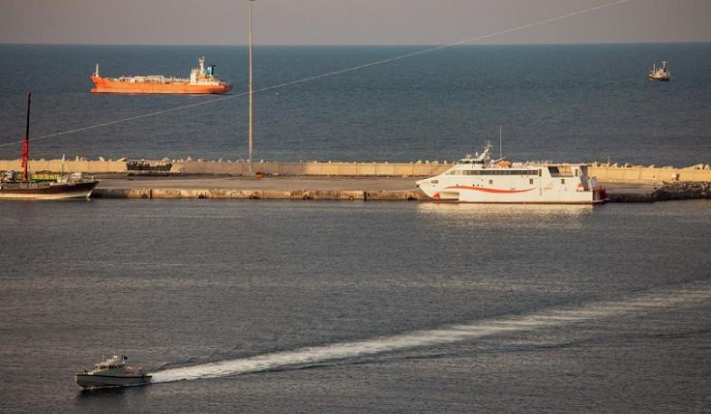 Macron and Starmer hold international summit on reopening the Strait of Hormuz