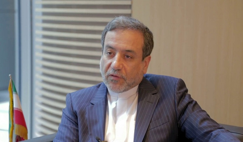 Passage for all commercial vessels through Strait of Hormuz is declared completely open: Araghchi