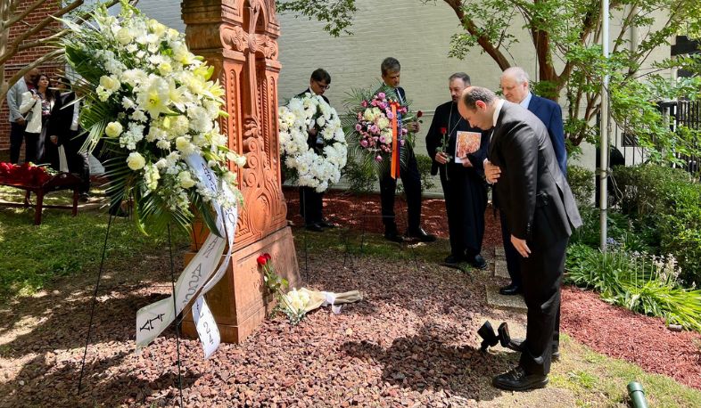 US Deputy Assistant Secretary of State attends commemoration ceremony for victims of Armenian Genocide