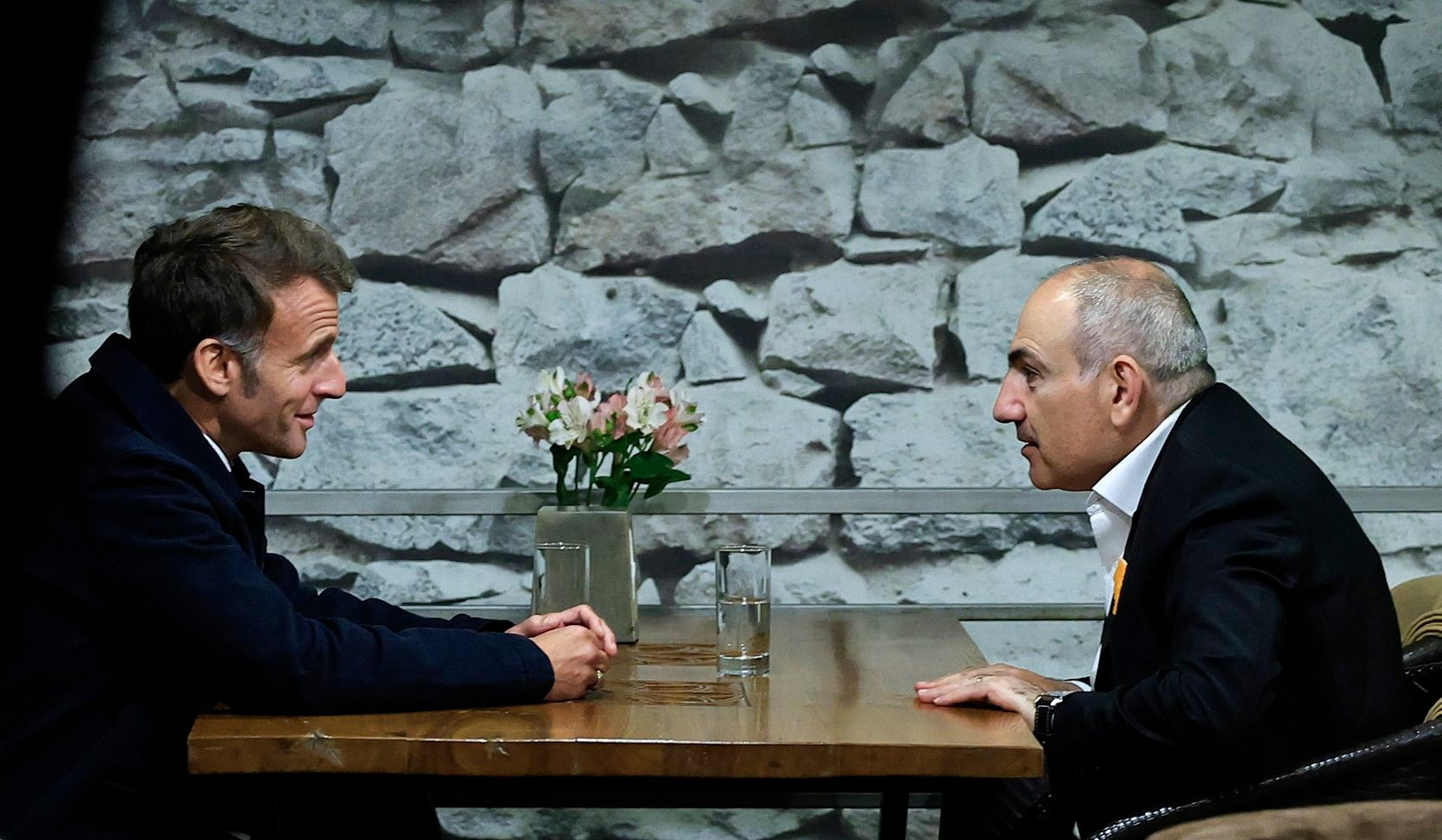 Nikol Pashinyan published photos with Emmanuel Macron