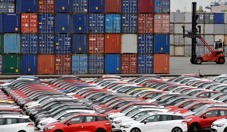 Trump delays EU auto tariff hike until July 4