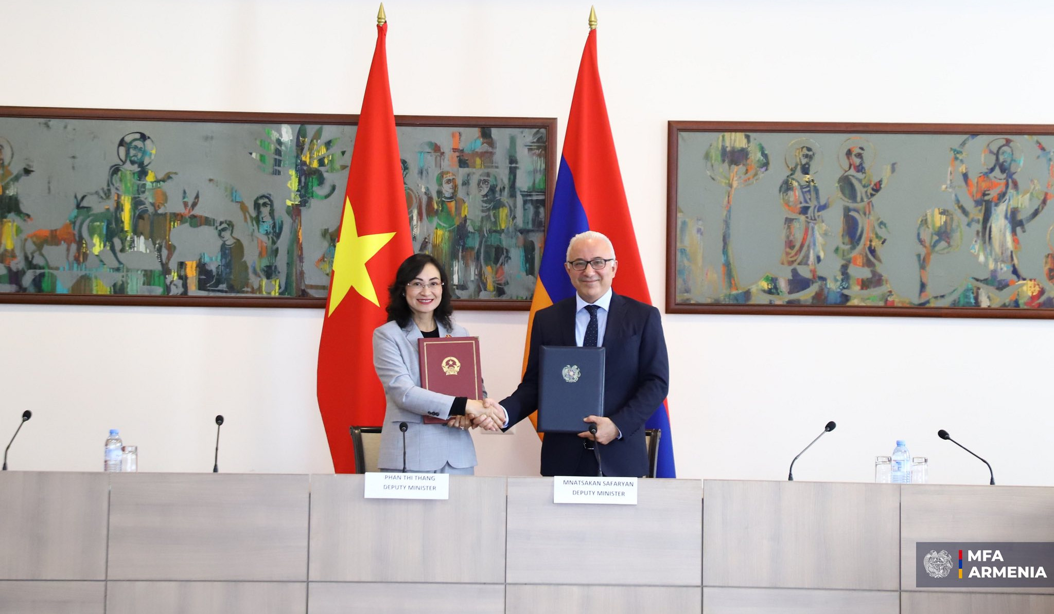 Cooperation issues in number of sectors between Armenia and Vietnam discussed