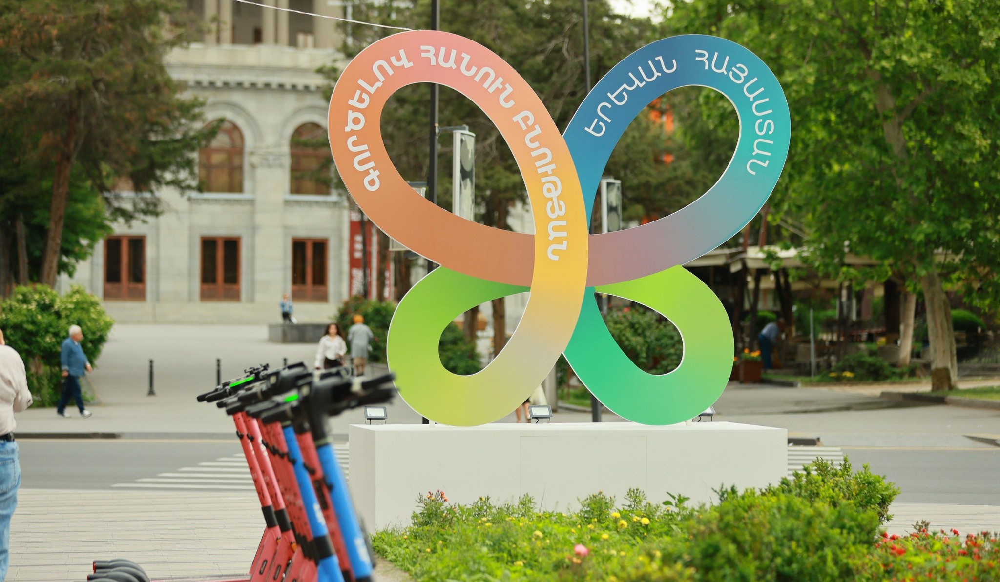 Yerevan prepares for COP17: official logo installed