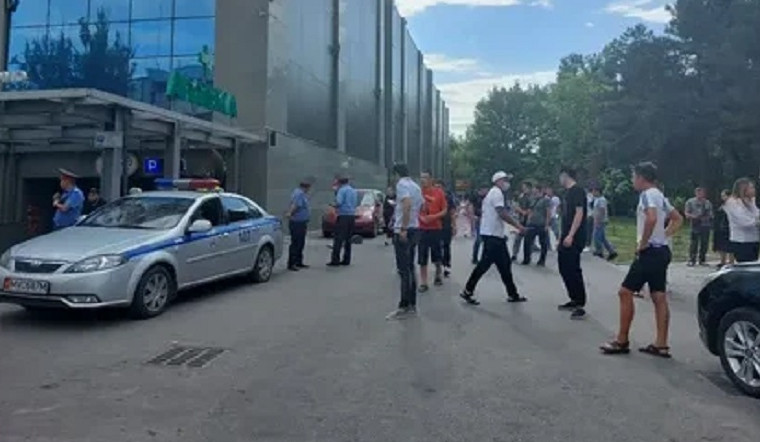 Administrative buildings in Bishkek cordoned off due to bomb threats