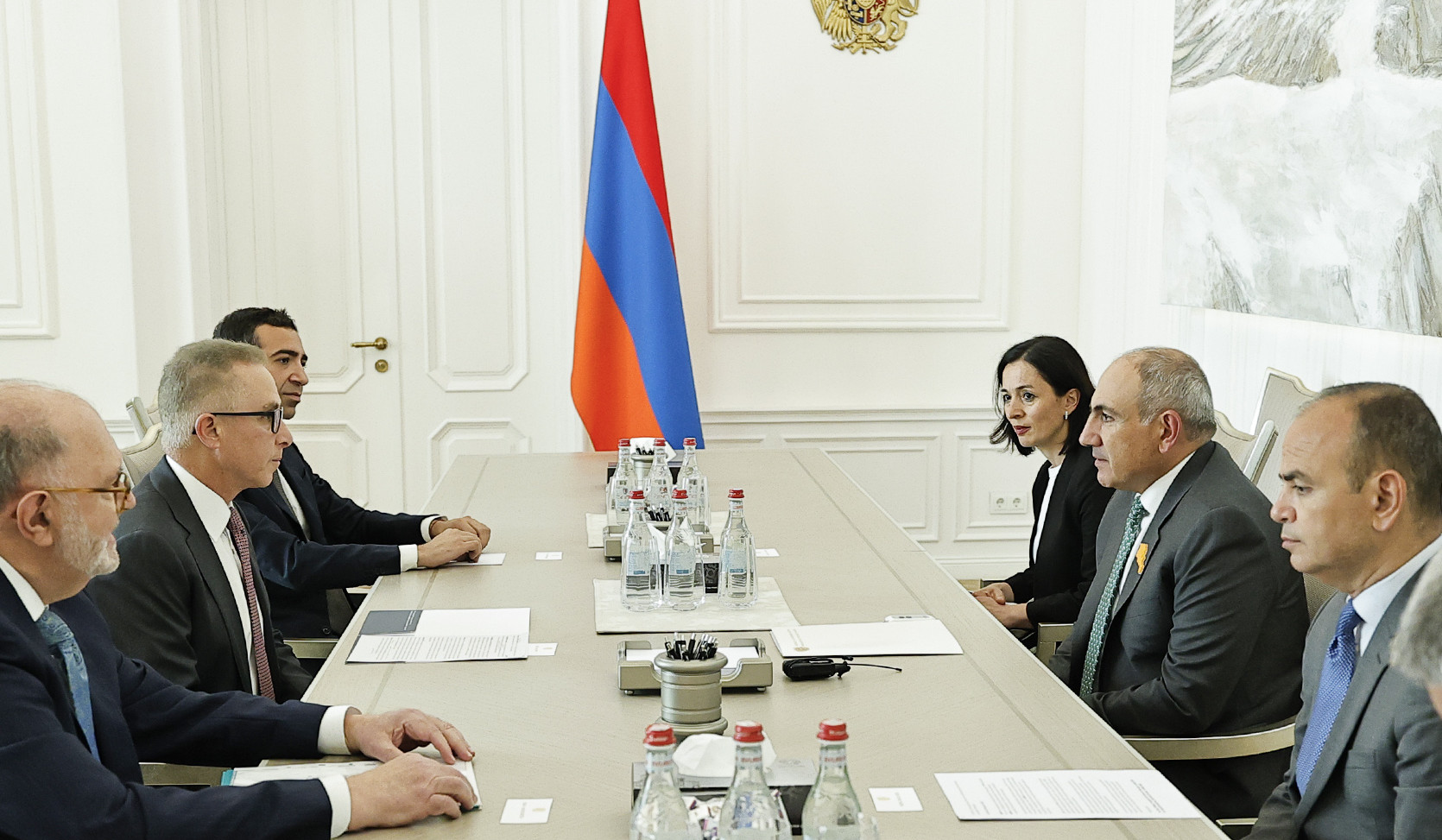 Prime Minister discussed issues related to construction of new educational complex in Vardenis with President of AMAA Charitable NGO