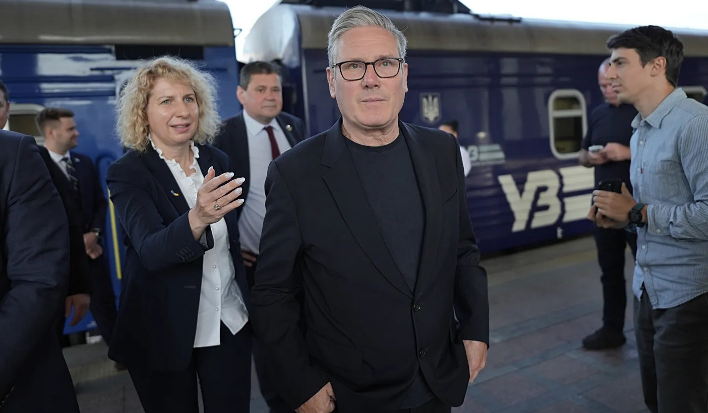 Keir Starmer arrives in Kyiv on final trip as UK Prime Minister
