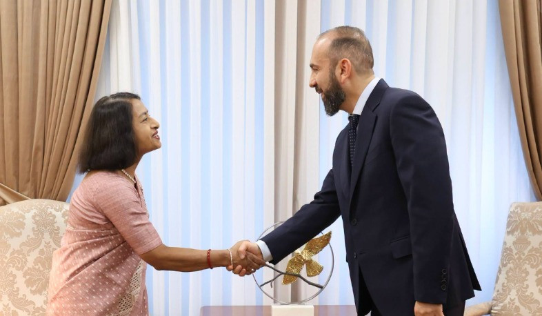 Foreign Minister of Armenia receives Ambassador of India on completion of her mission