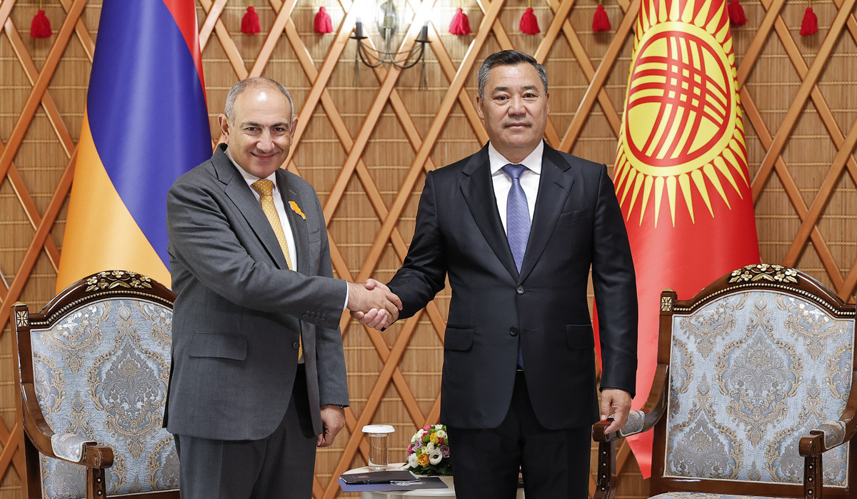 Nikol Pashinyan meets with the President of the Kyrgyz Republic