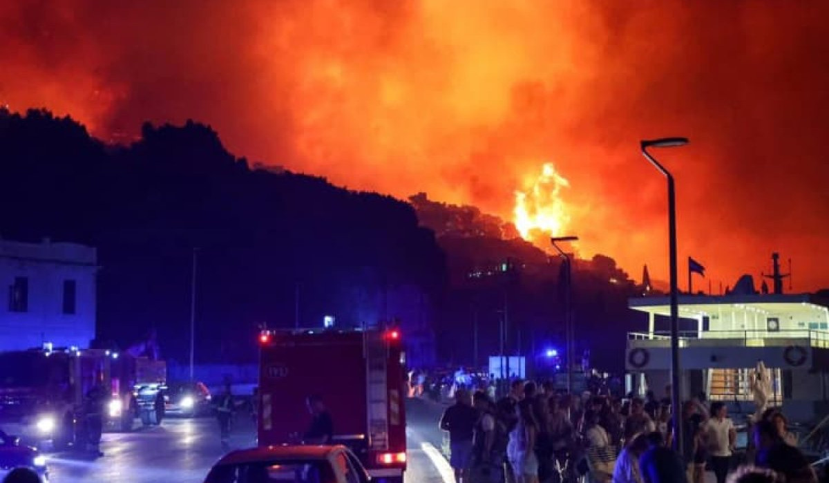 Massive wildfires rage in Croatia, hundreds evacuated
