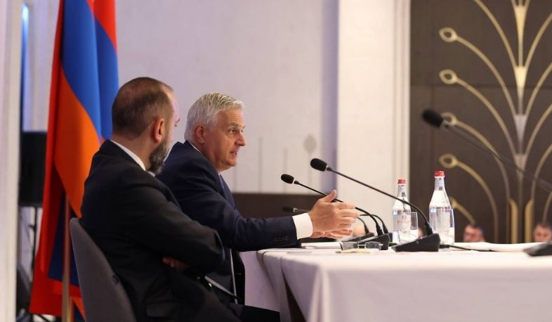 Mher Grigoryan discussed with ambassadors work being done to lift blockade on Armenia