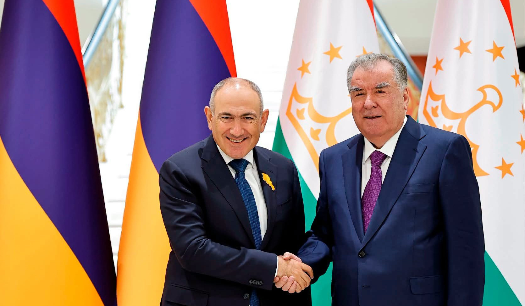 Nikol Pashinyan meets with Tajik President in Bishkek