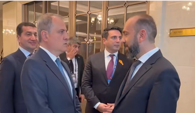 Ararat Mirzoyan had a brief conversation with Jeyhun Bayramov in Bishkek