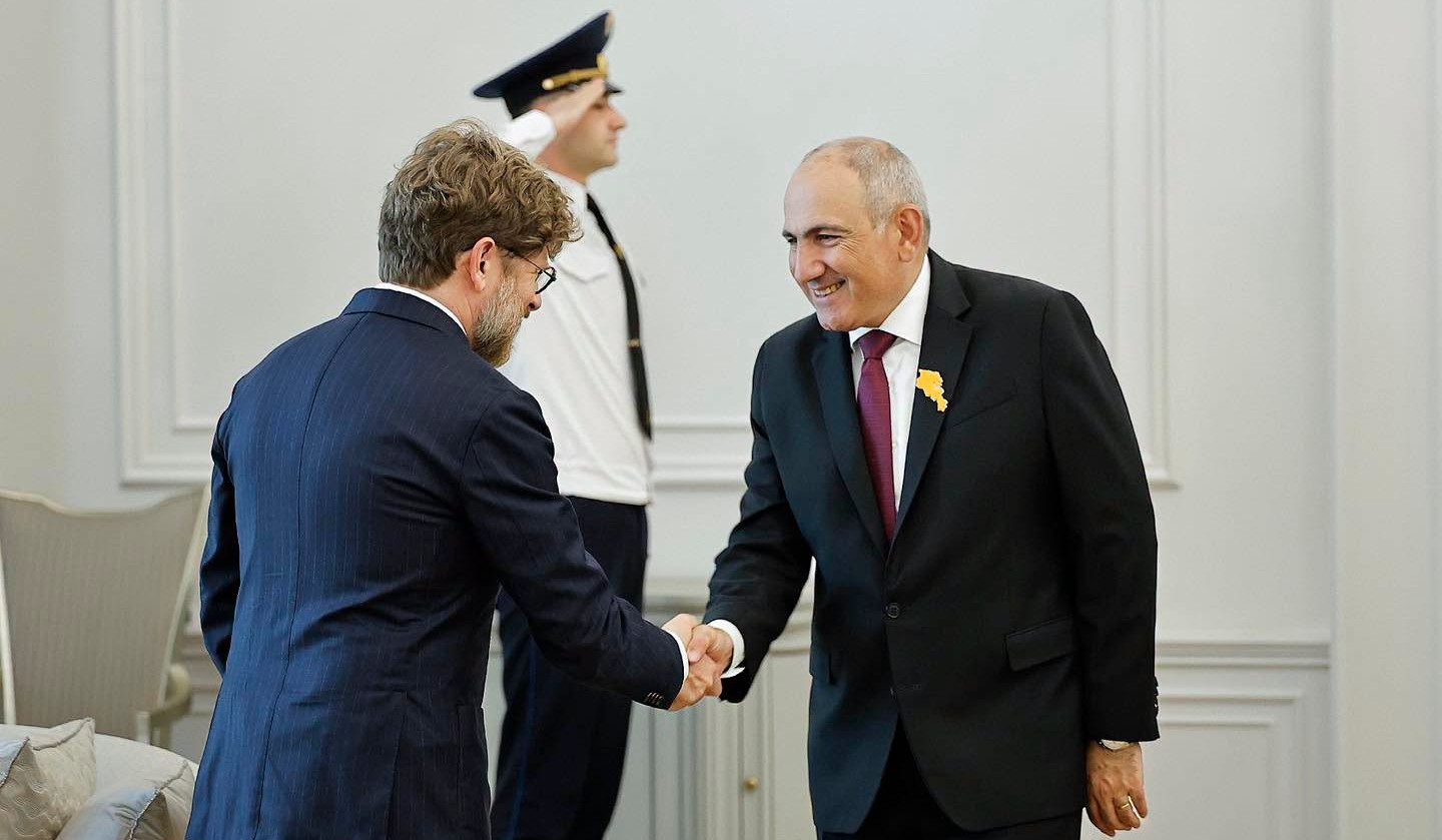 Armenian Prime Minister holds farewell meeting with French Ambassador