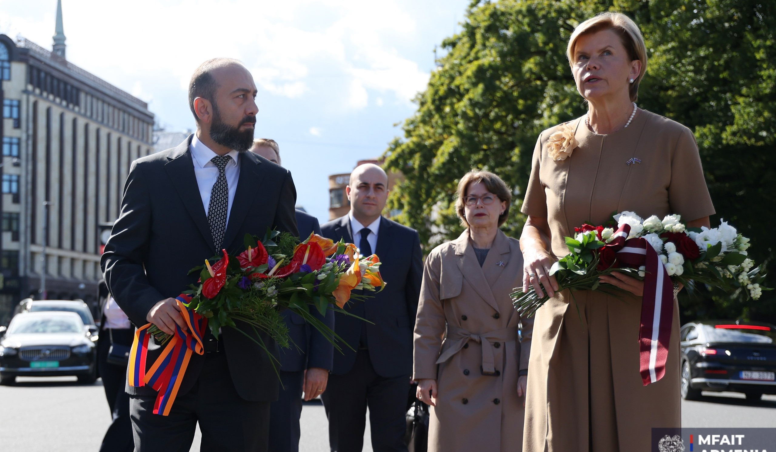 Mirzoyan and Braže laid flowers at Freedom Monument in Riga
