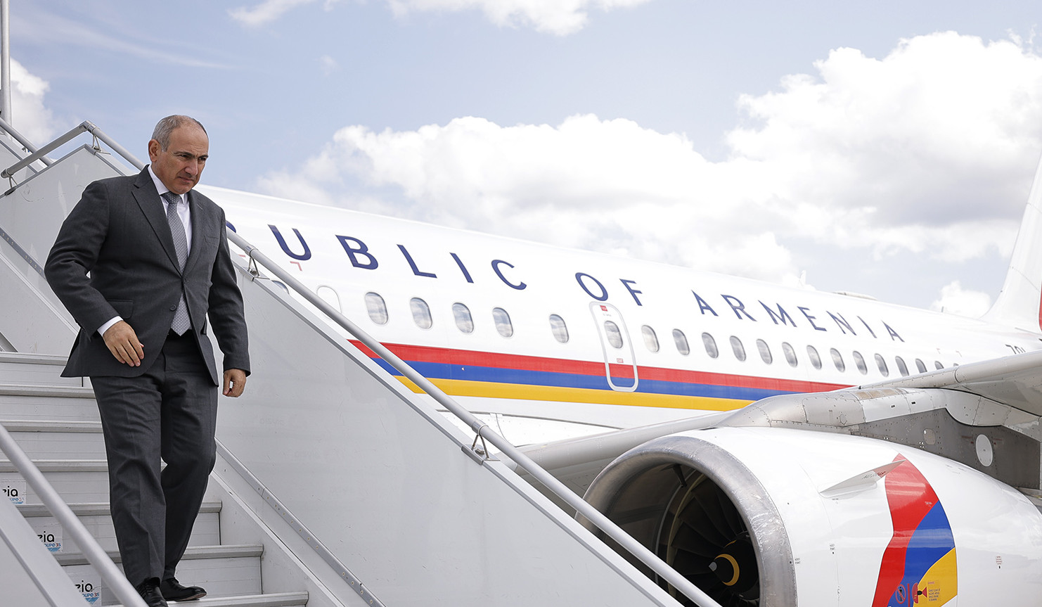 Nikol Pashinyan leaves for France on a working visit