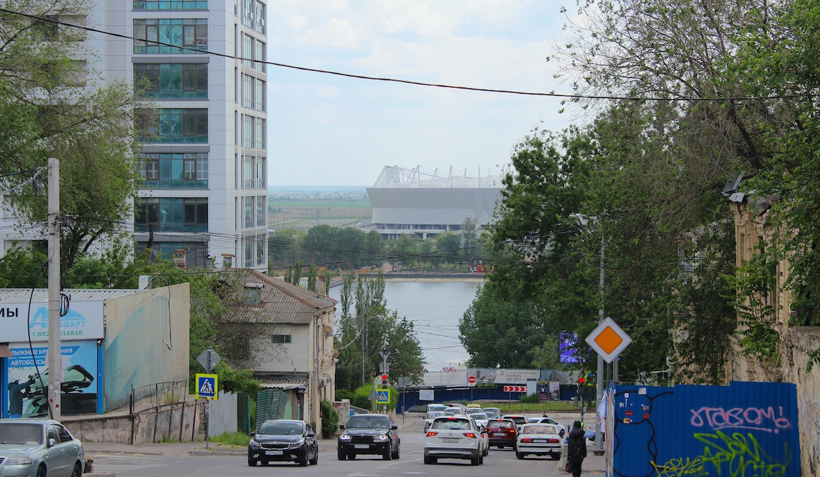 Russia and Ukraine continue mutual strikes