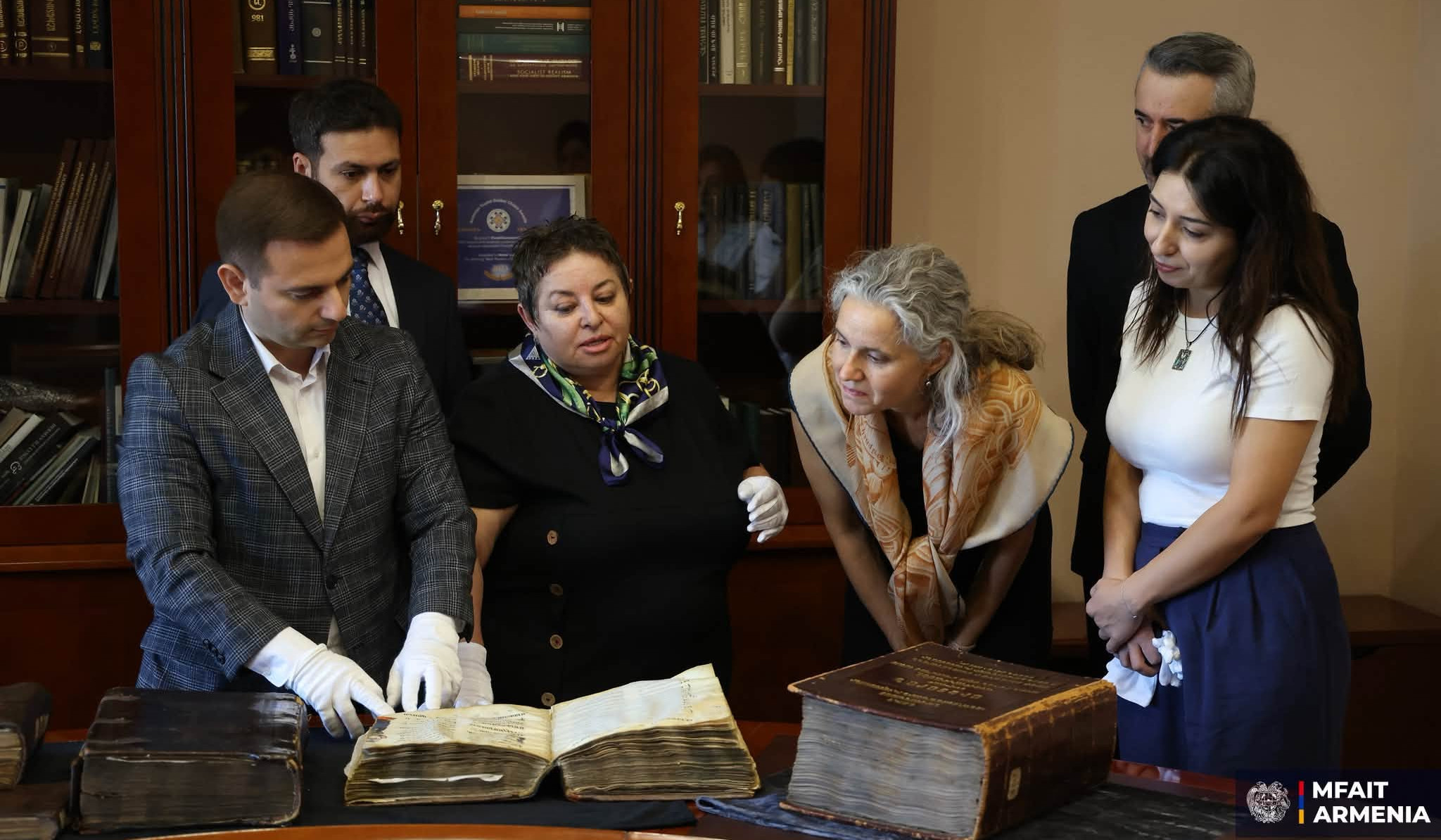 Magdalena Grono familiarized herself with rich collection of Armenian manuscripts and their history at Matenadaran