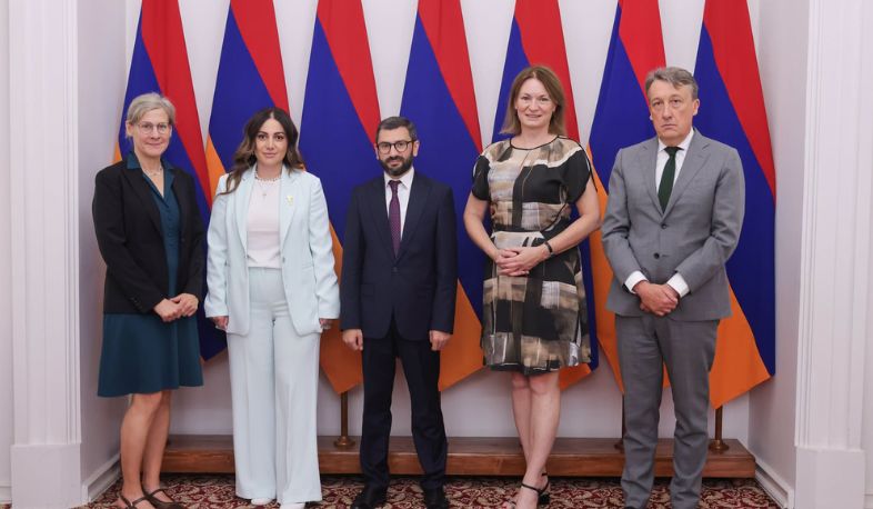 Arusyak Manavazyan and Volodya Hakobyan meet with Ambassadors
