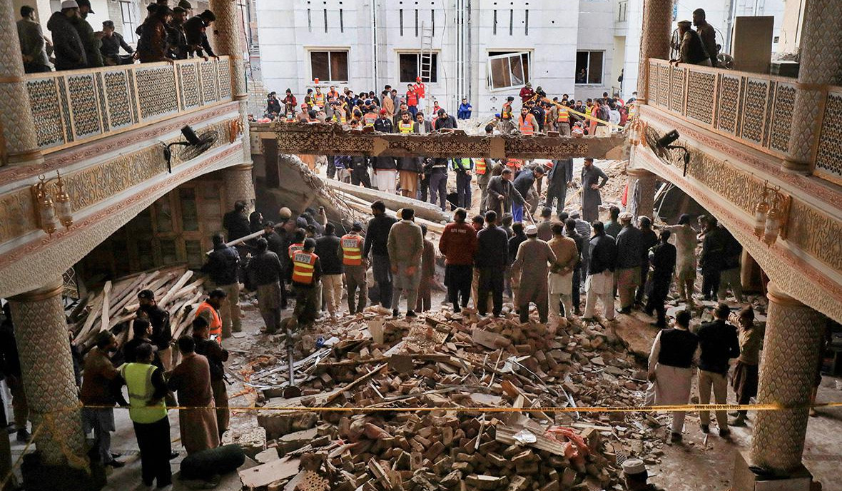 Death toll from explosion and shooting in Pakistan exceeded 30