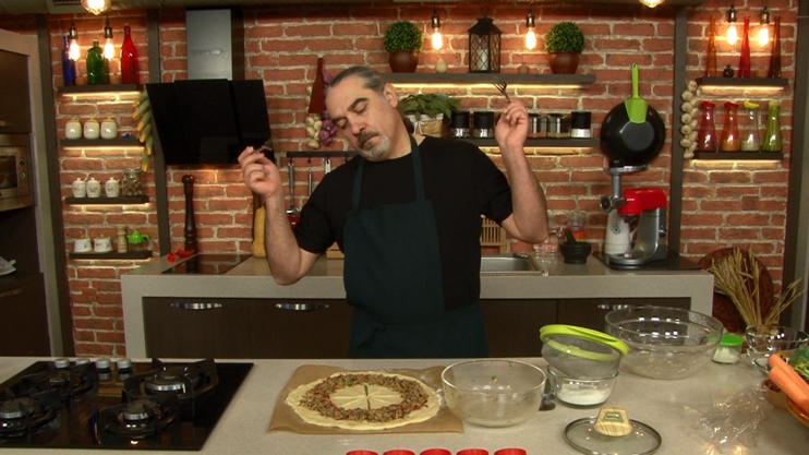 Let's Cook Together: Wreath Pizza